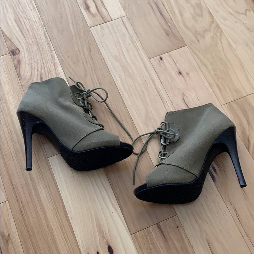 Elle size seven peep toe heeled boots